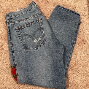 Levi’s 501 T Distressed Jeans